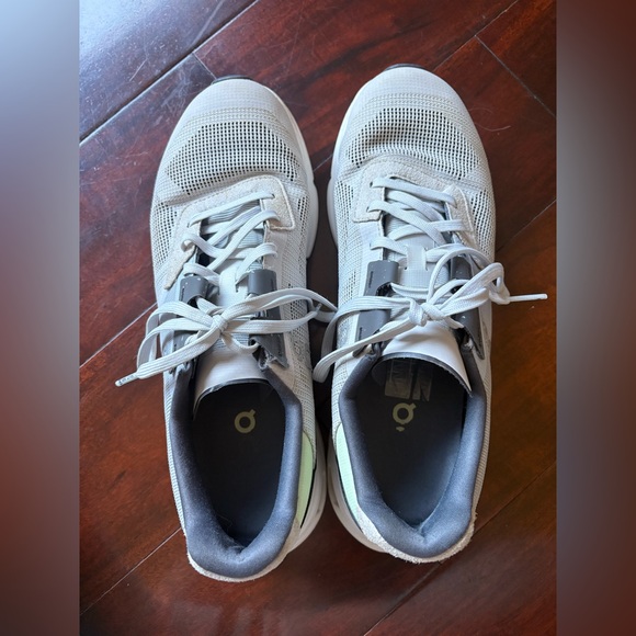 On Running Women’s Sneakers - Picture 3 of 7